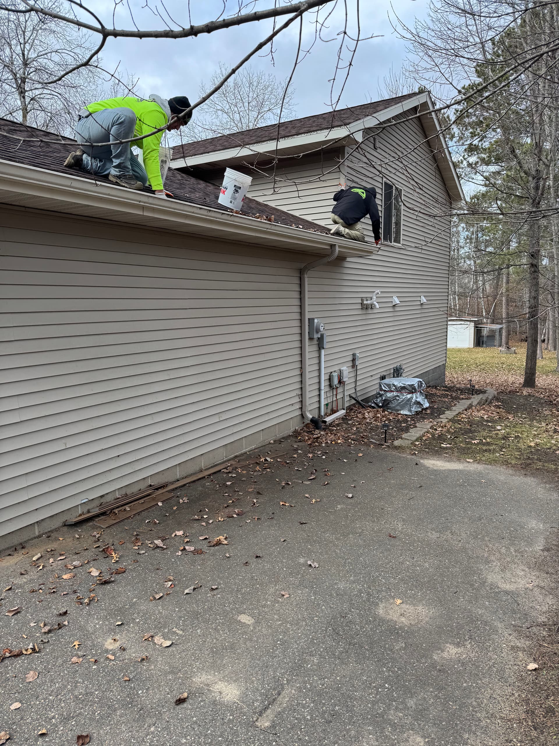 Gallery photos for Free Gutter Cleaning to Prevent Winter Freeze-ups: Image #2