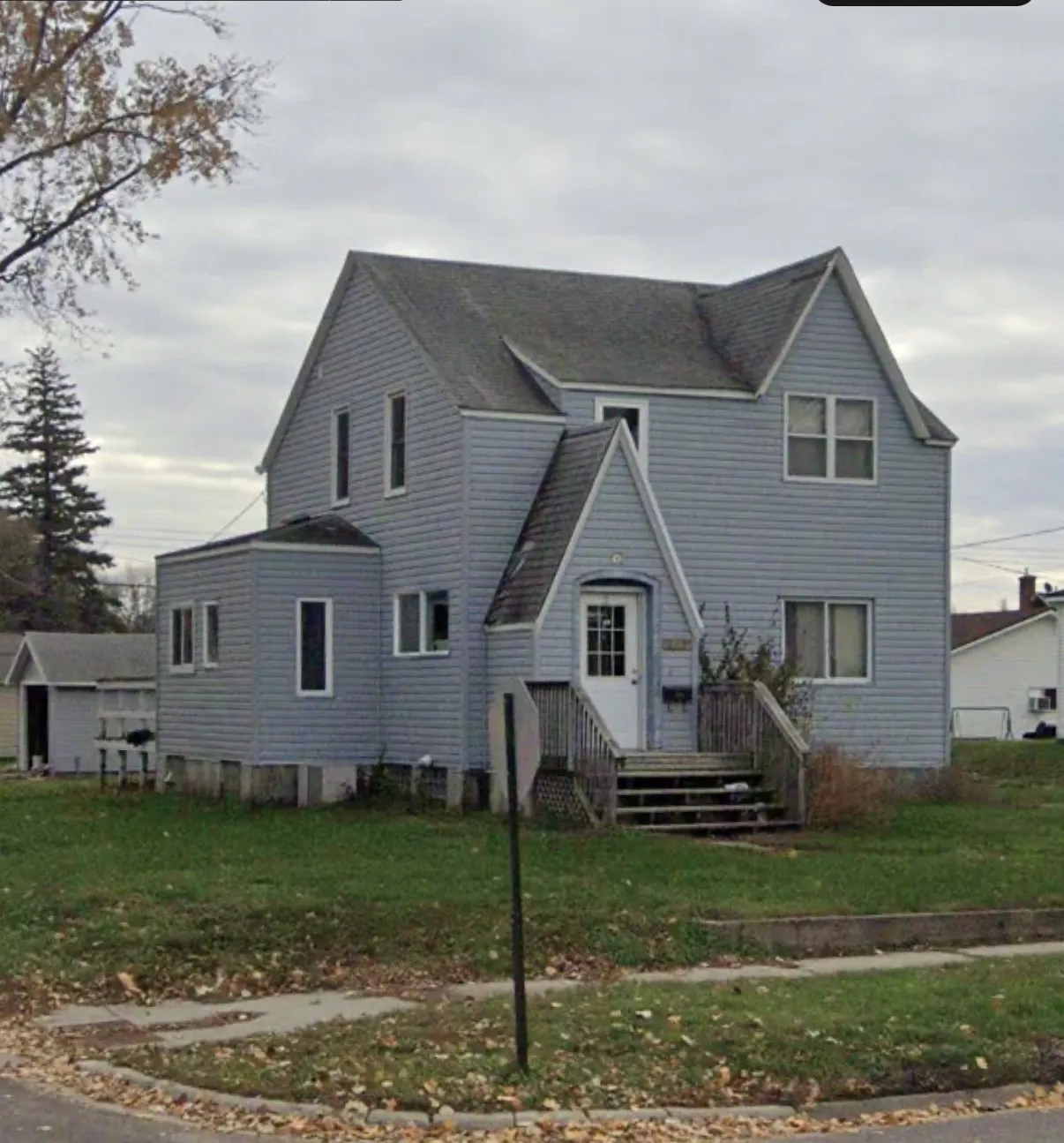 Why Is Your Vinyl Siding Warping, Buckling, or Melting? image