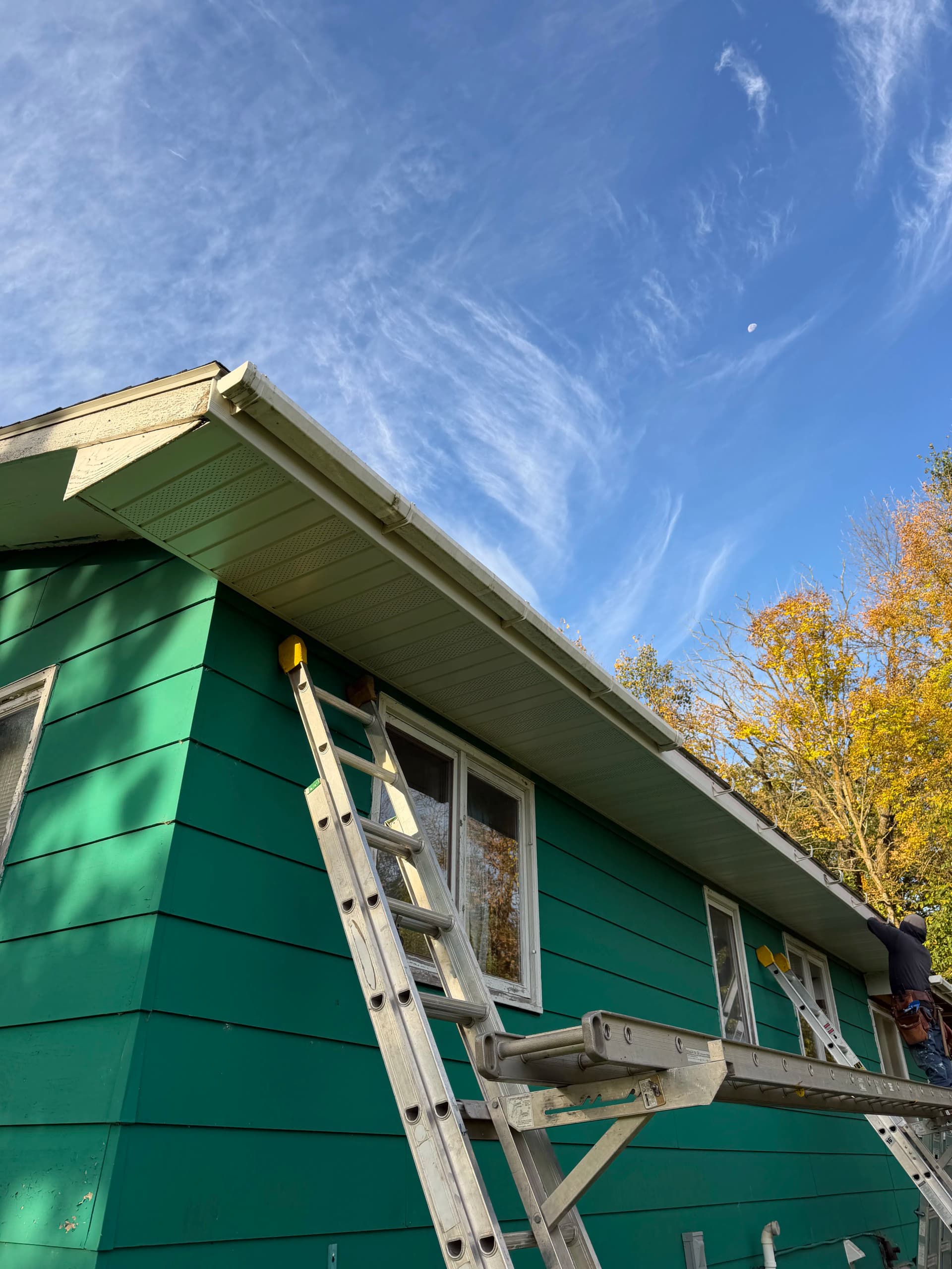 Old Wood Soffit Replaced With Edco Quad 4 Center Vent Soffit image